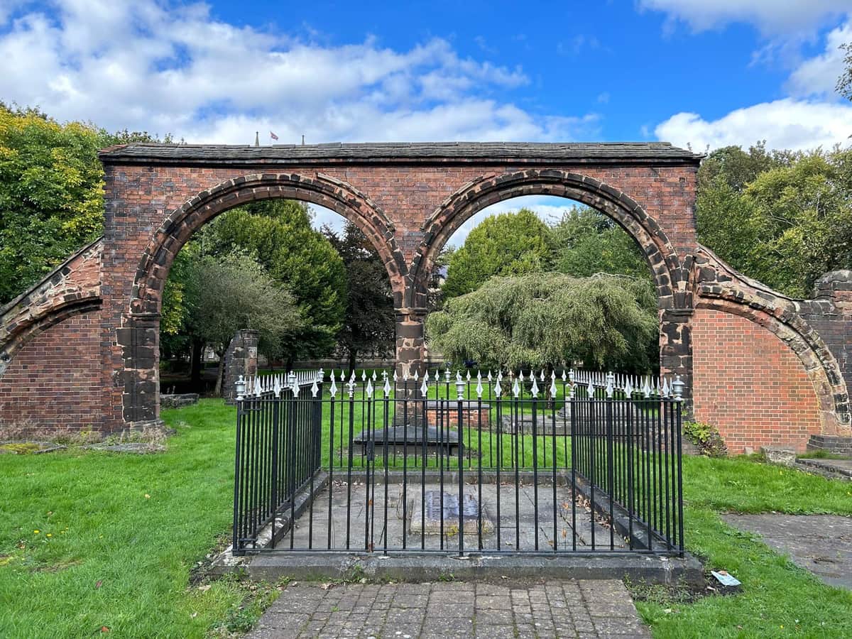 Work starts on 24 landmarks through £240,000 restoration fund — Stoke-on-Trent news photo